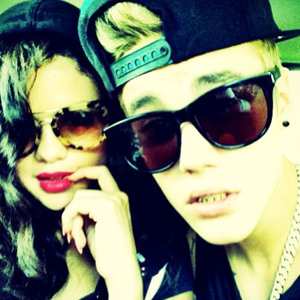 Selena Gomez, Justin Bieber 'Absolutely' Back Together להורדה