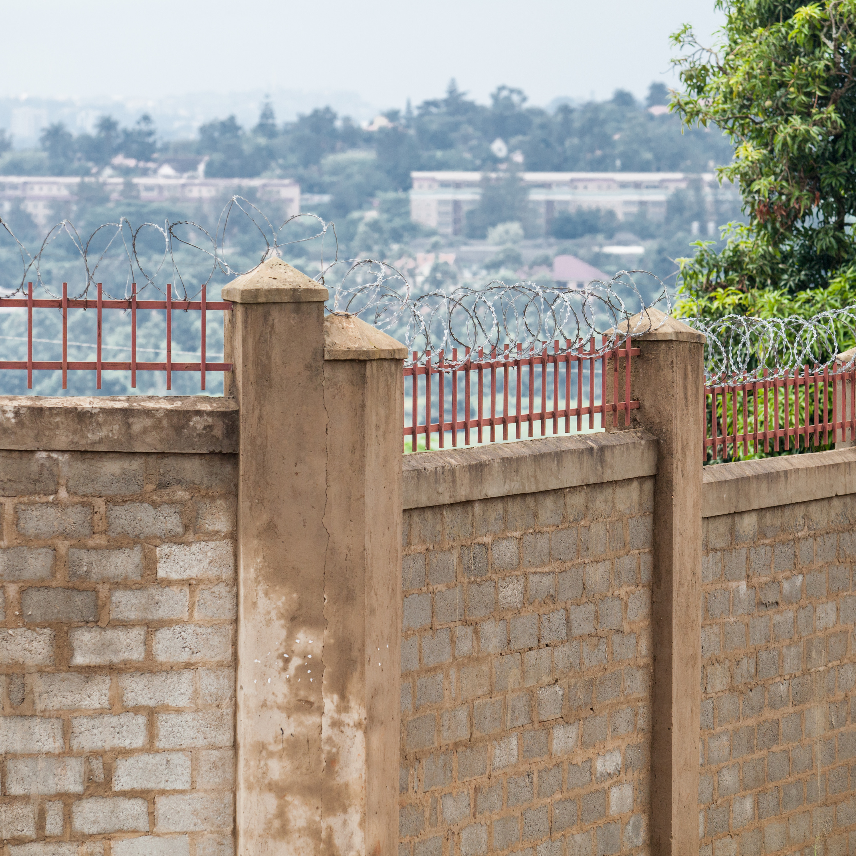 How to build a prison compliant with human rights norms