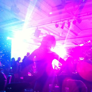 EVERYBODY CLAP YOUR HANDS להורדה
