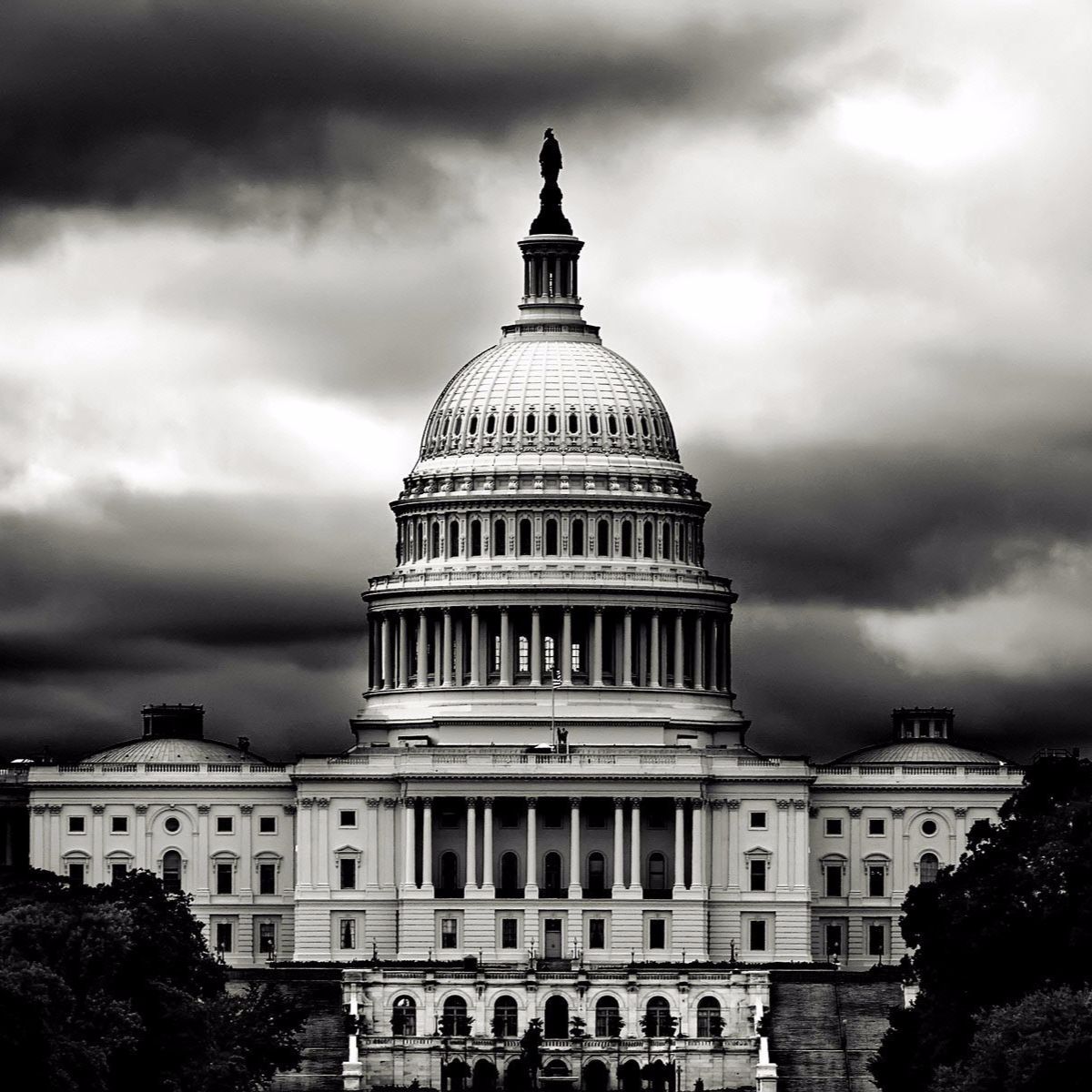 Country Divided: Bigger or Smaller Government? | 10-22-16 Podcast Country Divided: Bigger or Smaller Government? | 10-22-16 Podcast
