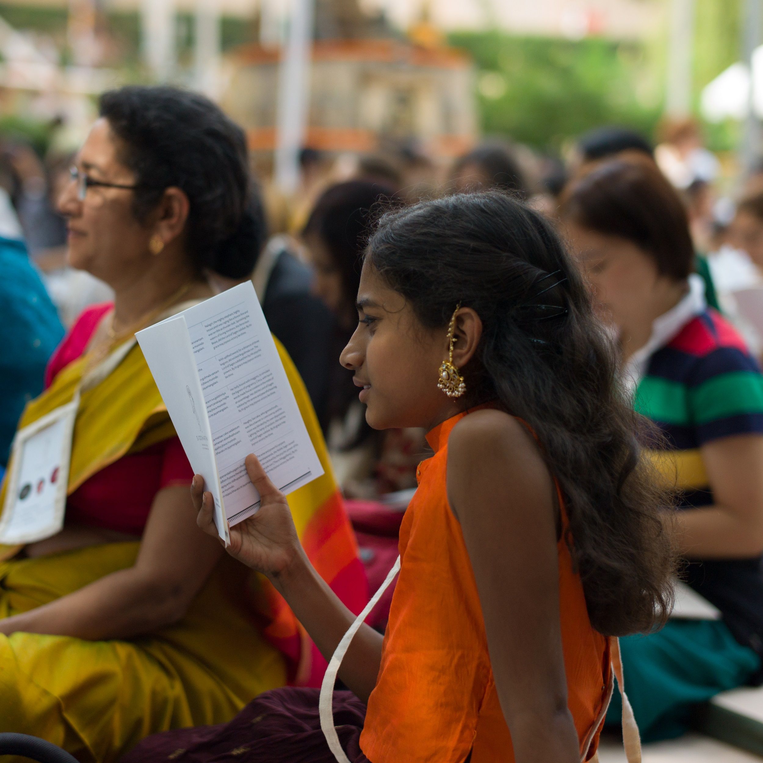 Day 3 | 08:45 am | Dedication Chanting of Samantha Bhadra by Deepa Thakur