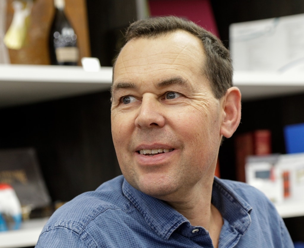 Poet & Author James Leader sits down with Marina to talk about his highly accredited poetry