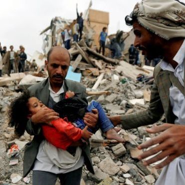 52. Understanding the War in Yemen with Bethan Mckernan (@mck_beth)