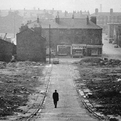Les Roberts 'Homing in Through Film: Movement, Embodiment and Dwellspace'
