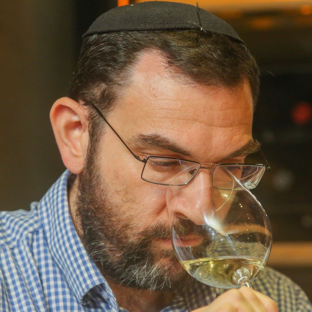 מוצר צריכה בסיסי - פרק 41 - על כשרות ויין עם רונן פרלמוטר