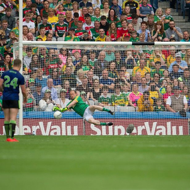 Sunday Sport | Unexpected Debut For Keeper Brennan