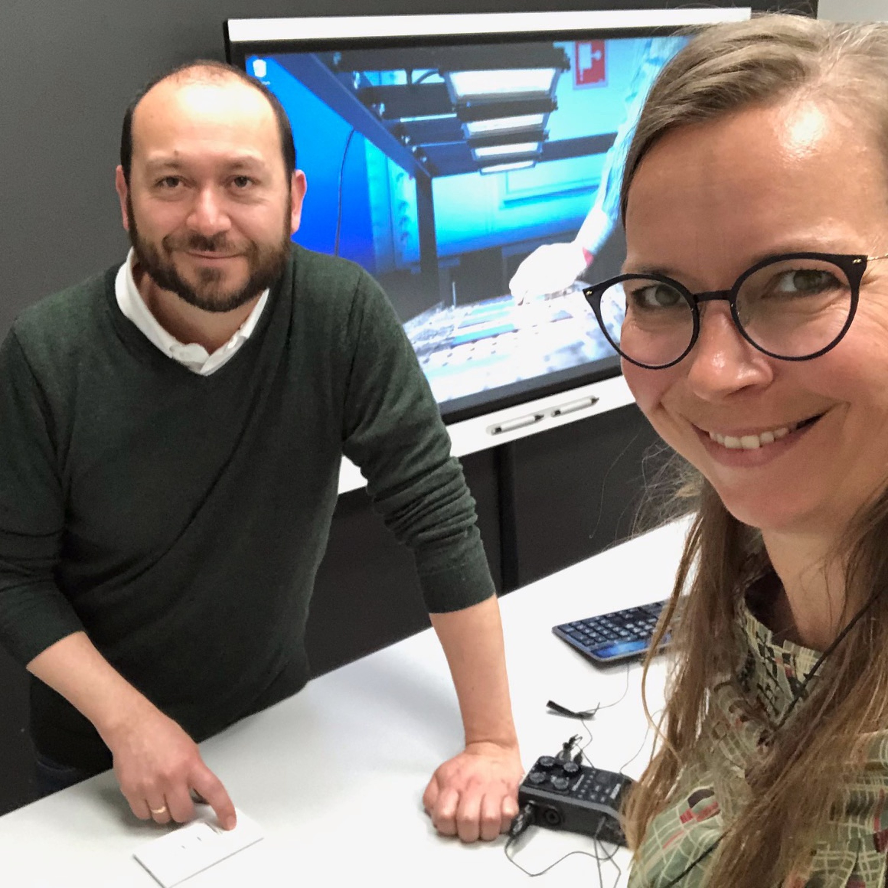 Guidet tur i UiAs "selvkjørstudio" på Mediesenteret