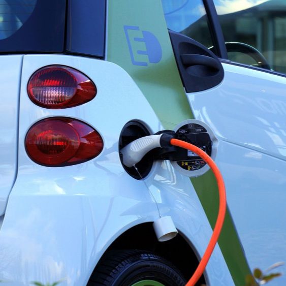 LONI SE U NÁS PRODALO 700 ELEKTROMOBILŮ