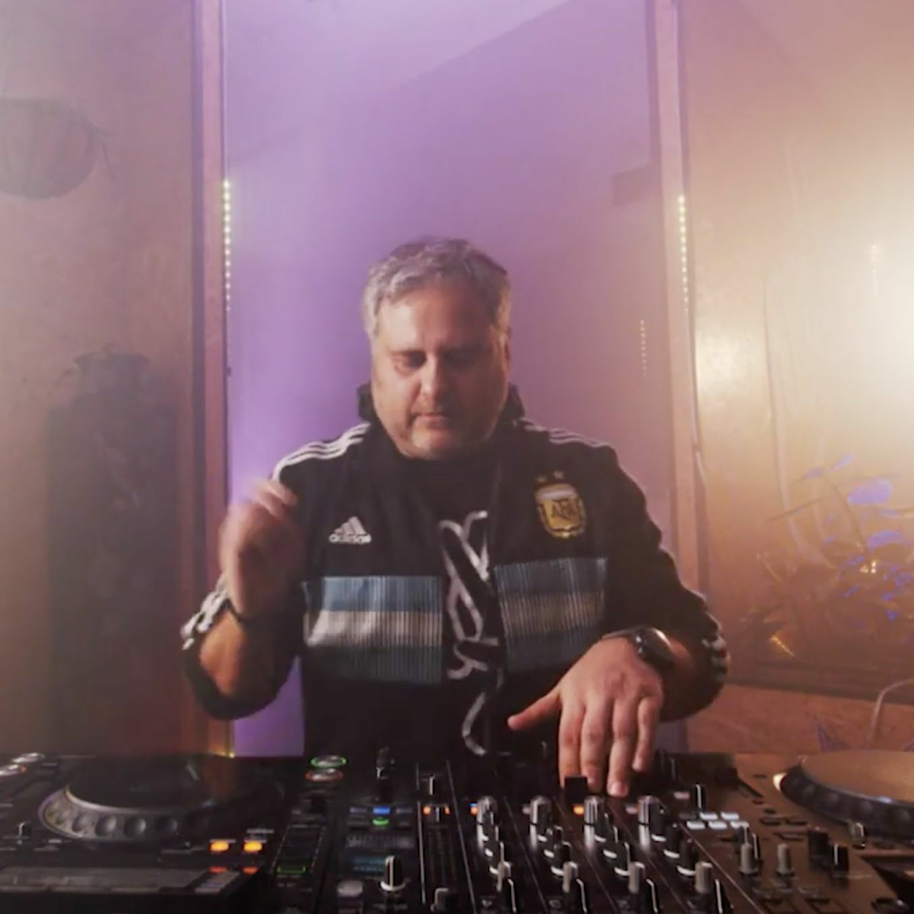 Charlie Bagdadis - Weekend Vibrations 22nd May 2020