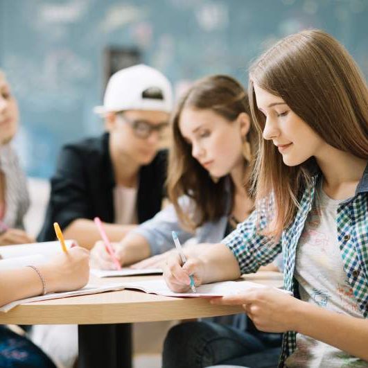 FIRMA RADÍ STUDENTŮM JAK PODVÁDĚT