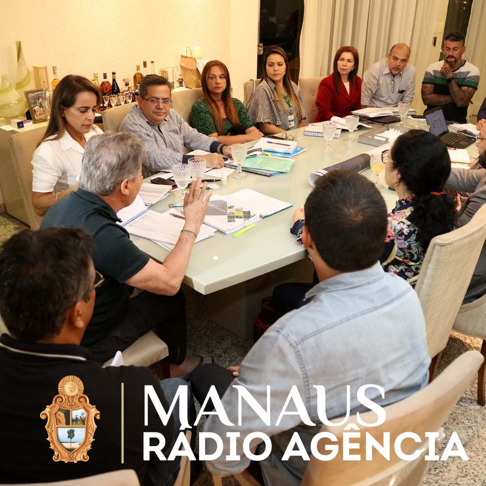 Com monitoramento em tempo real das obras, prefeito reúne secretariado e cobra prazos