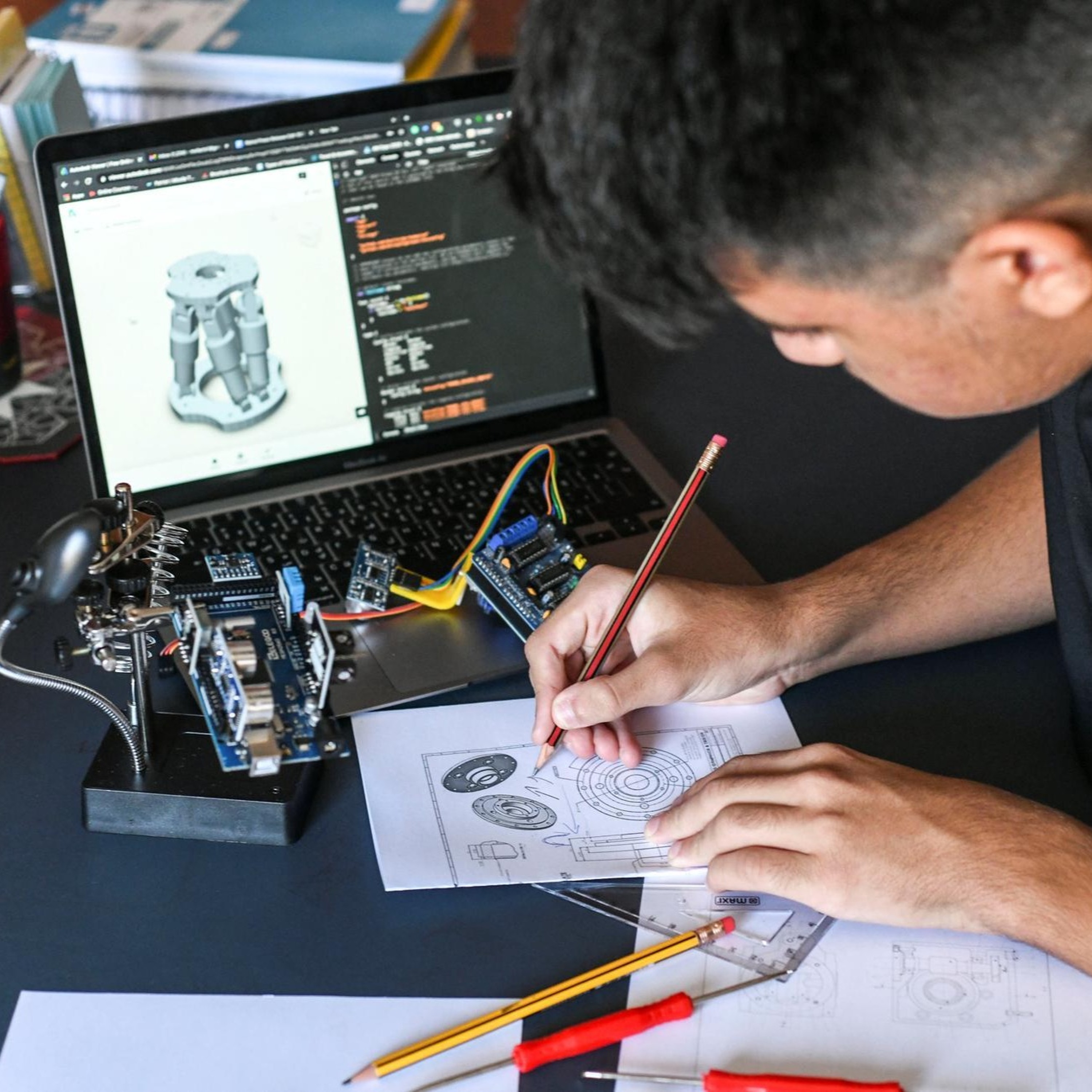 515- UAE Students Develop Robots to Detect Covid-19 Rule-Breakers (03.10.20)