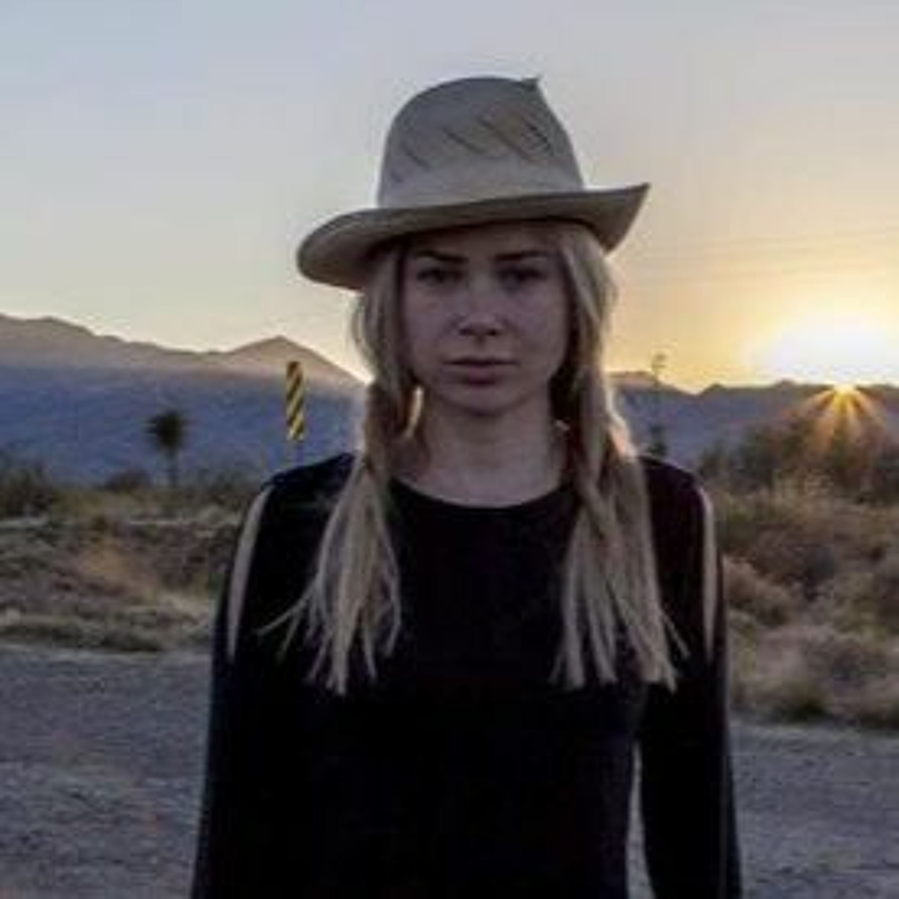 Mika Boorem on Breaking it Down with Frank MacKay - Hollywood.con