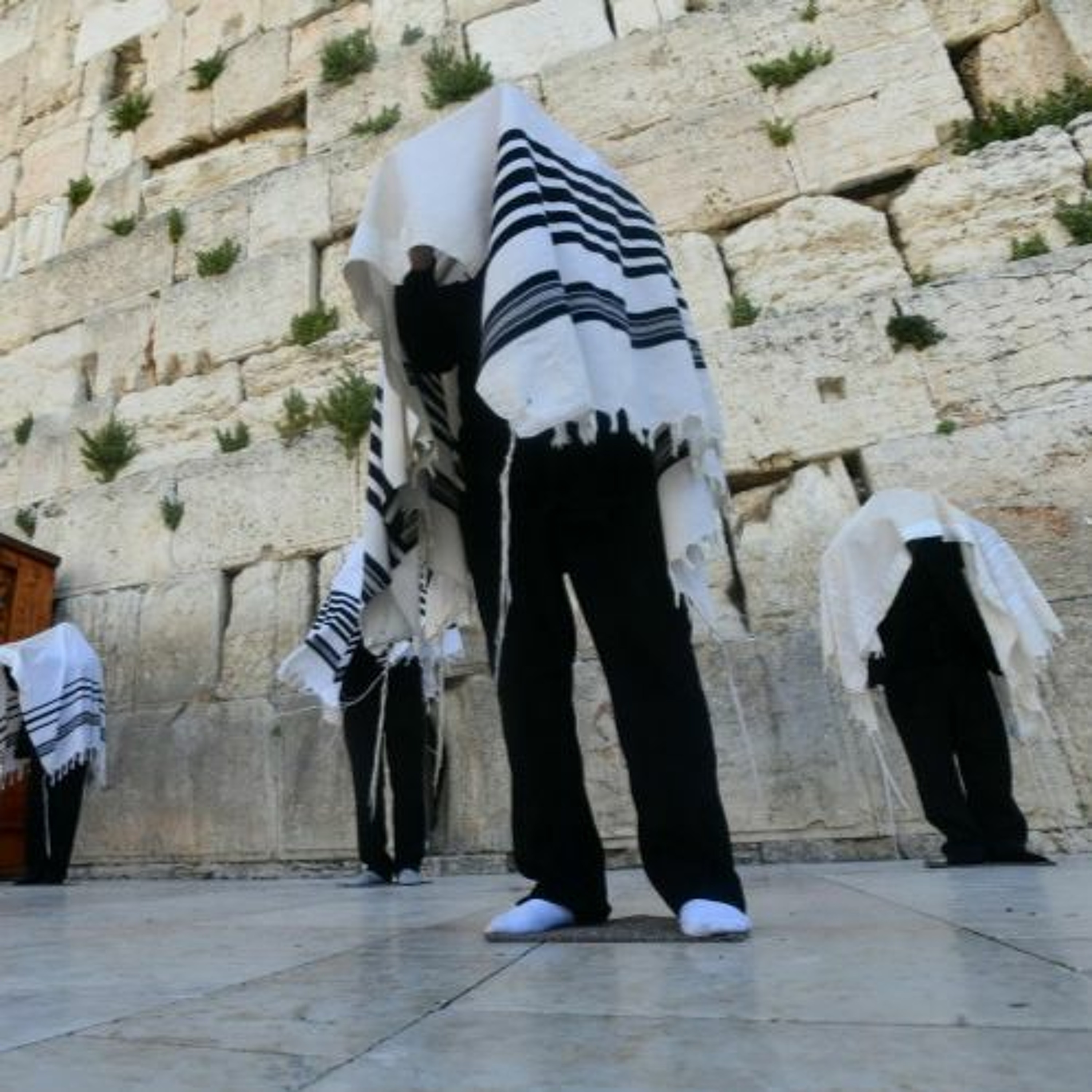 Birkat Kohanim - Shoes On or Off?