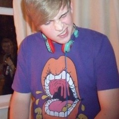 I drop bass like i drop pills