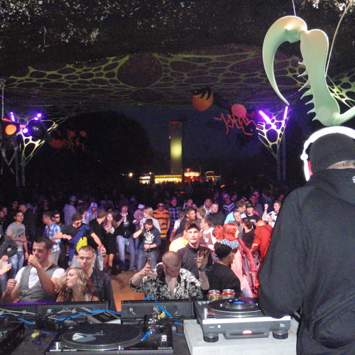 [Hardtechno] Pappenheimer @ Pydna Nature One 2010 [USB Stage]