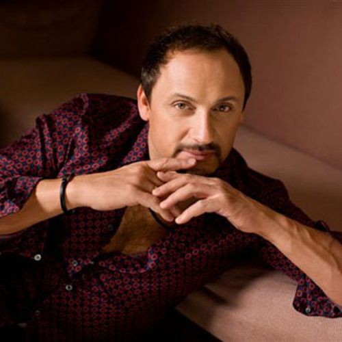 Yigitlar yalangoch yigitlarni yechinishadi