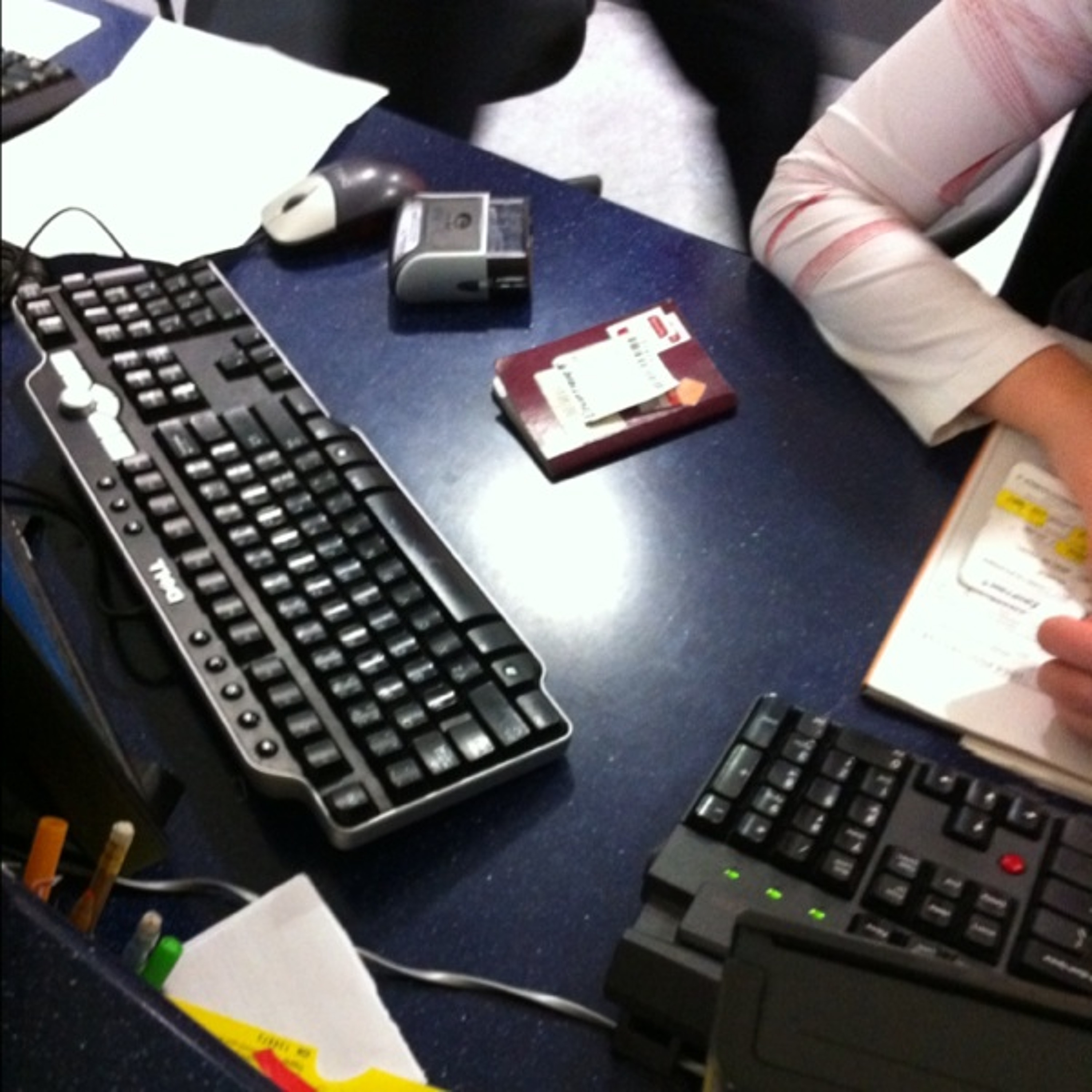 Chitter chatter at the transfer desk at Prague airport (PRG) on Monday morning episode artwork