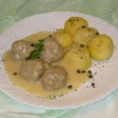 Ick sitze da und esse klops