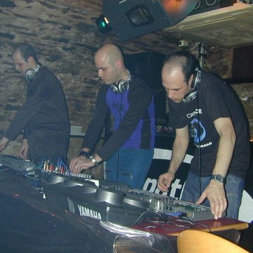 Flash Brothers - House of Flash on friskyRadio - 26.01.2011-Mixing