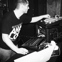 Mik izif LiveSet @ Cross Club Praha (2008'Czech Republique Trip)