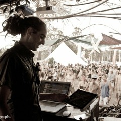 Paul Abad - Earth Freq 2011 Set