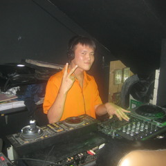 Dj.mc lau  Snoop Dogg, Juicy J & T-Pain - Black And Yellow remix 2011