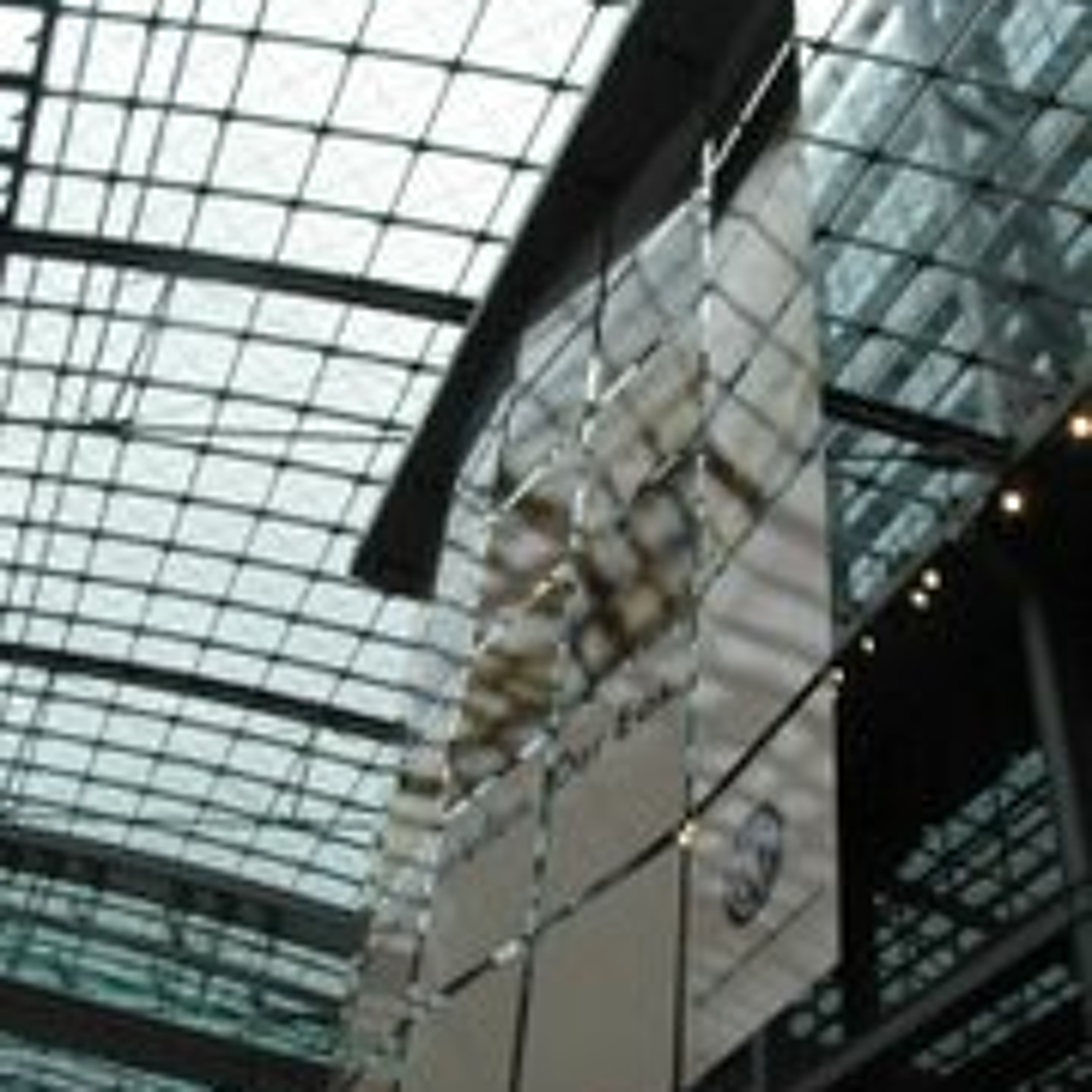The Singing Sign at Hauptbahnhof episode artwork