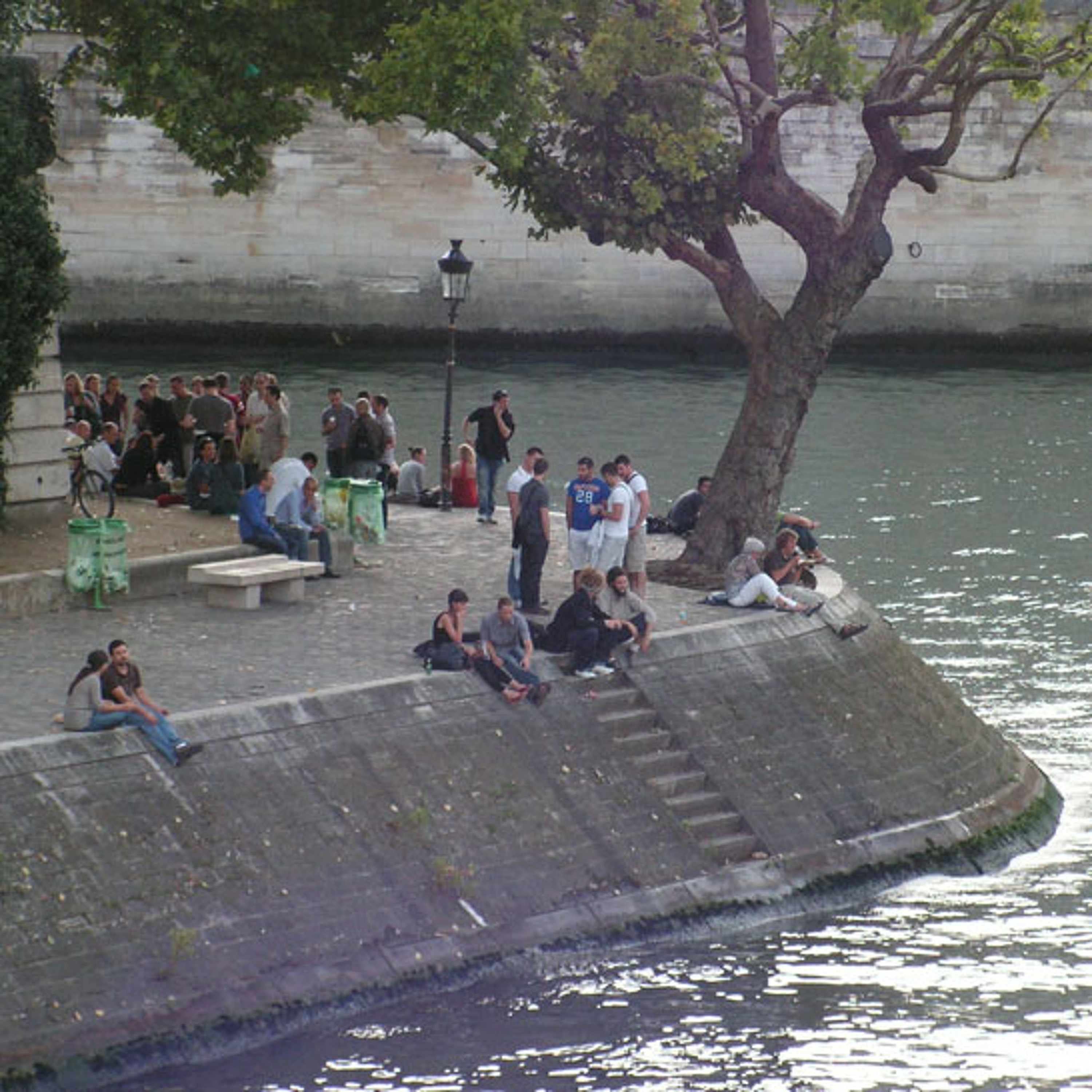 Leisure on Île saint Louis/Ontspanning op Île saint Louis (Paris, September 11th 2010) episode artwork