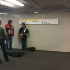 Good subway singer/guitarist is good at Alexanderplatz