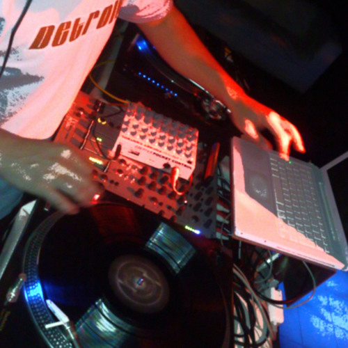 l'espace rouge 30.4.08 @ bunker strasse e (intro supabassvers.   mp3 196 vbr)