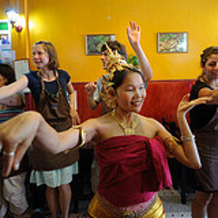 134 - Mai Kaidee Cooking Class Dancing