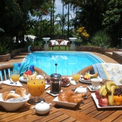 BreakFast At The Pool