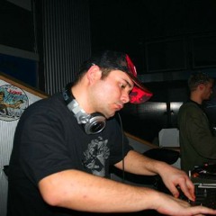 Deluxevibez (Mano Deluxe and DJ. Joki)