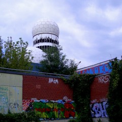 Osalobua Rekpama (Sir Victor Uwaifo cover) - Teufelsberg.  August 2010