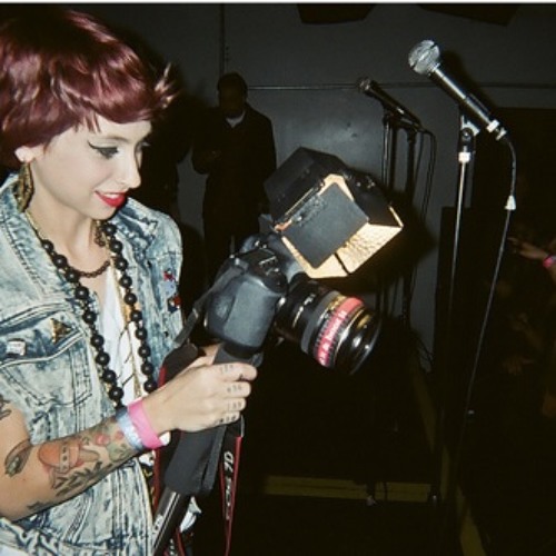 Kreayshawn- Im In Space Feat. Aveeyon