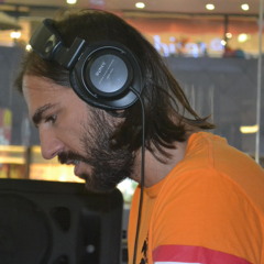 DJ Tarkan - Live @ Kanyon Virgin Radio (July 23, 2011 - Part 1)