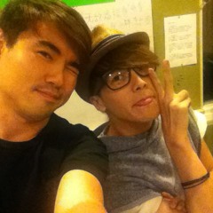 Derrick Hoh 何維健 on Radio 100.3 04 August 2011