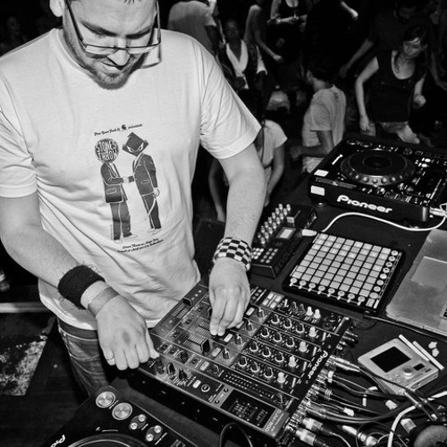 The Qemists-Dem Na Like Me Featuring Wiley (King Cannibal Remix)