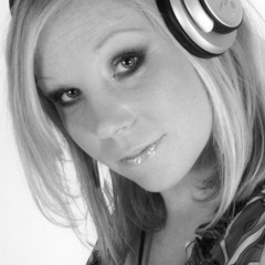 The 1 in 1 out Club - Champagne Session - Tracy 4Straws