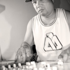 Xist - Loungin (2011 Summer Chillout Mix)