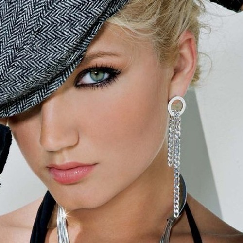 Brooke Hogan (Feat. Just Dymez) - Falling (Remix)