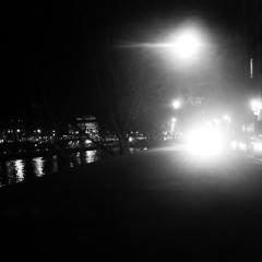 Two paths meet in the centre.