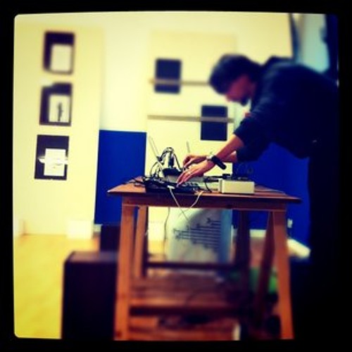 Maps of distractions