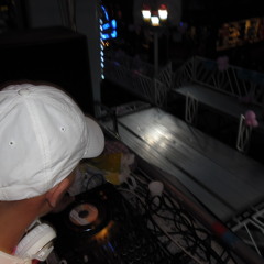 little mix: house and then reggaeton(Dj Wezzol)