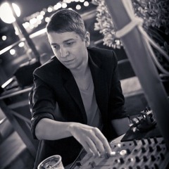 Mindhacker - Frisky Radio
