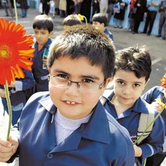 مدرسه ها وا شده *** همهمه برپا شده