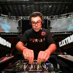 London Elektricity - Just One Second (Apex Remix) The City is Beautiful time lapse - YouTube