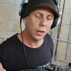 DJ Earthpipe on Mungos Soundsystem Outlook Festival 2011 Croatia