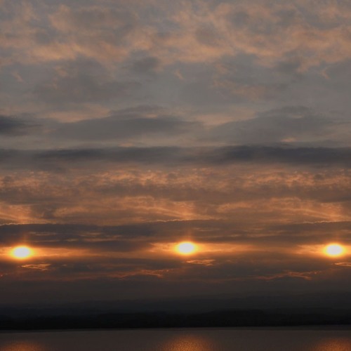 J Quarm - Three Suns (Extr.)